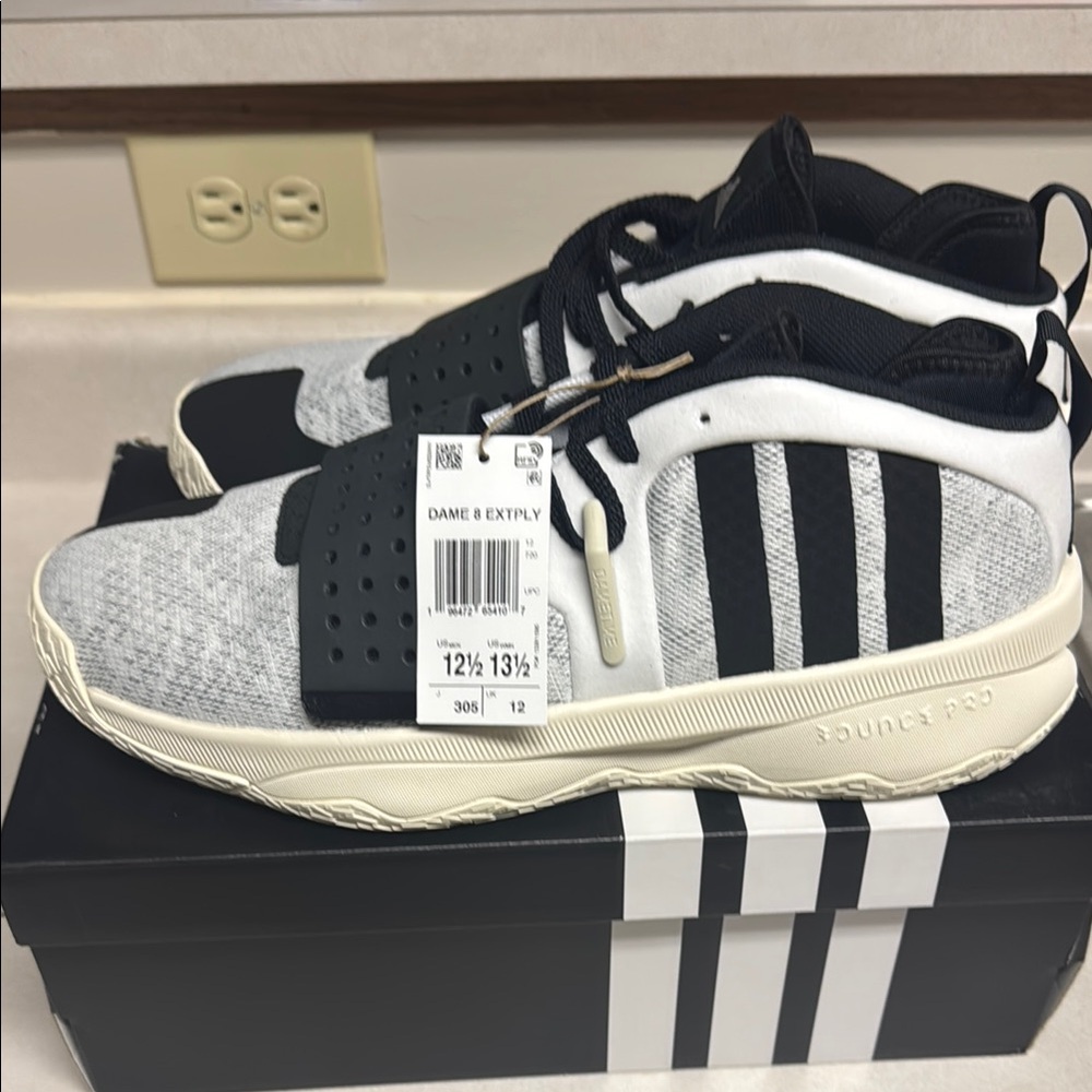 Adidas Dame 8